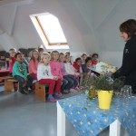 Vorlesezeit im Gemeinschaftsraum der Katharinaschule
