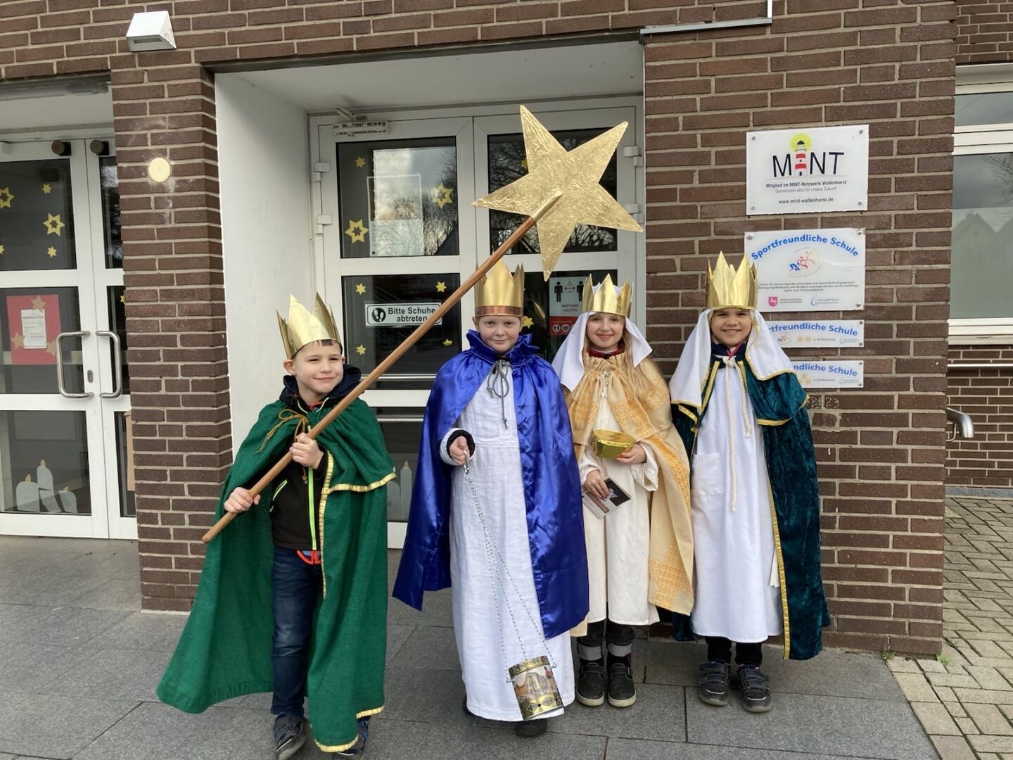 Viele Grüße von Jost, Nils, Mareike und Clara